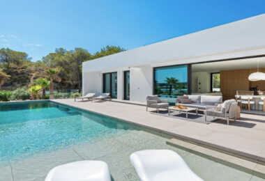 Luxury villa with swimming pool for sale in Las Colinas Golf, Costa Blanca
