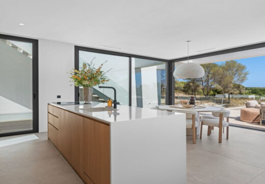 Luxury villa with swimming pool for sale in Las Colinas Golf, Costa Blanca