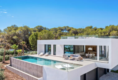 Luxury villa with swimming pool for sale in Las Colinas Golf, Costa Blanca