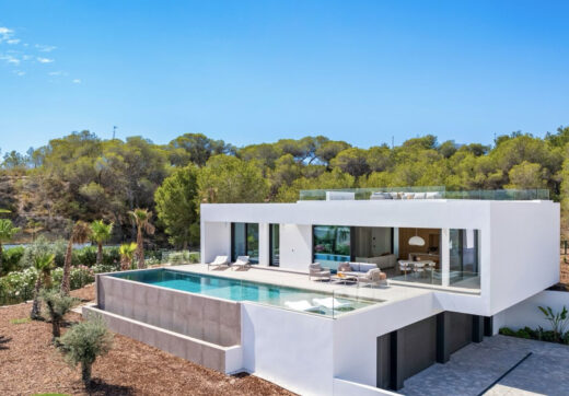 Luxury villa with swimming pool for sale in Las Colinas Golf, Costa Blanca