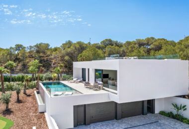 Luxury villa with swimming pool for sale in Las Colinas Golf, Costa Blanca