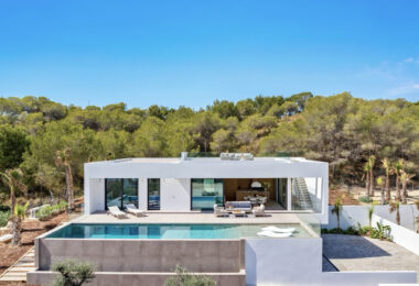 Luxury villa with swimming pool for sale in Las Colinas Golf, Costa Blanca