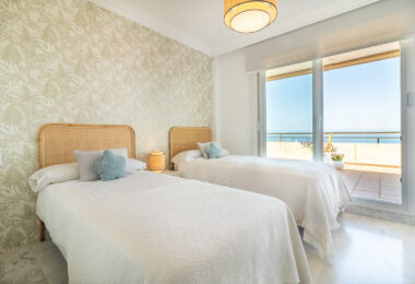 An exceptional 3-bedroom penthouse in the heart of Puerto Banús, offering one of the best terraces and panoramic views in the area.