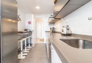 An exceptional 3-bedroom penthouse in the heart of Puerto Banús, offering one of the best terraces and panoramic views in the area.