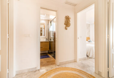 An exceptional 3-bedroom penthouse in the heart of Puerto Banús, offering one of the best terraces and panoramic views in the area.
