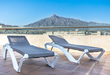An exceptional 3-bedroom penthouse in the heart of Puerto Banús, offering one of the best terraces and panoramic views in the area.