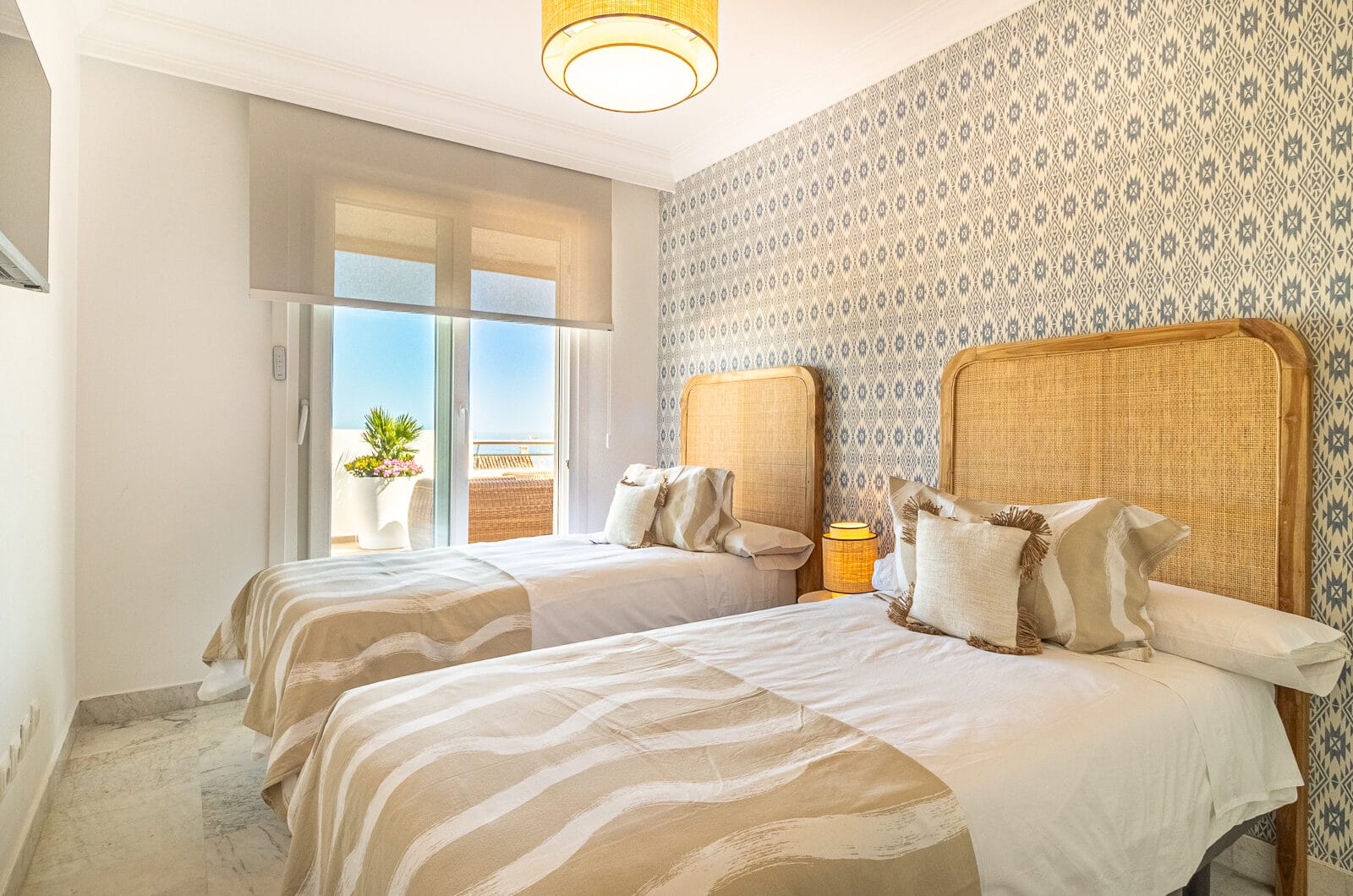 An exceptional 3-bedroom penthouse in the heart of Puerto Banús, offering one of the best terraces and panoramic views in the area.