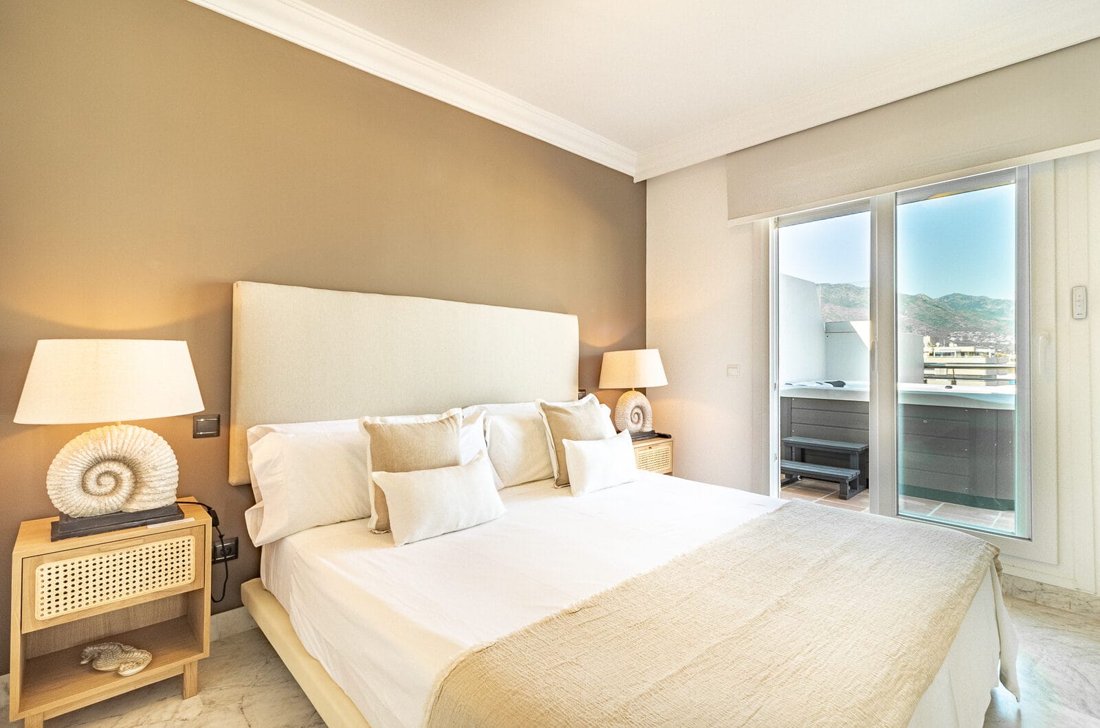 An exceptional 3-bedroom penthouse in the heart of Puerto Banús, offering one of the best terraces and panoramic views in the area.