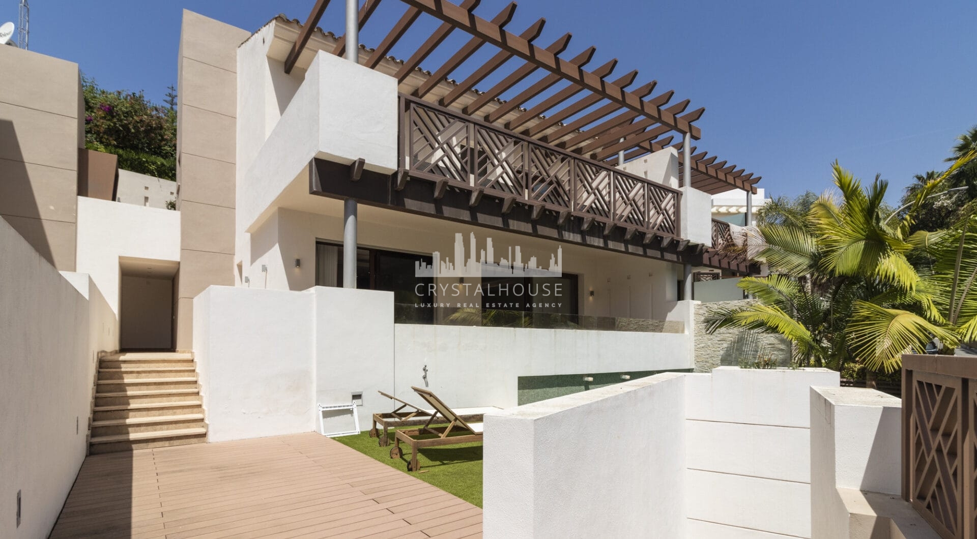 SEMI-DETACHED VILLA IN THE CENTER OF MARBELLA