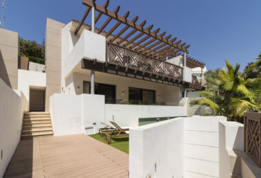 SEMI-DETACHED VILLA IN THE CENTER OF MARBELLA