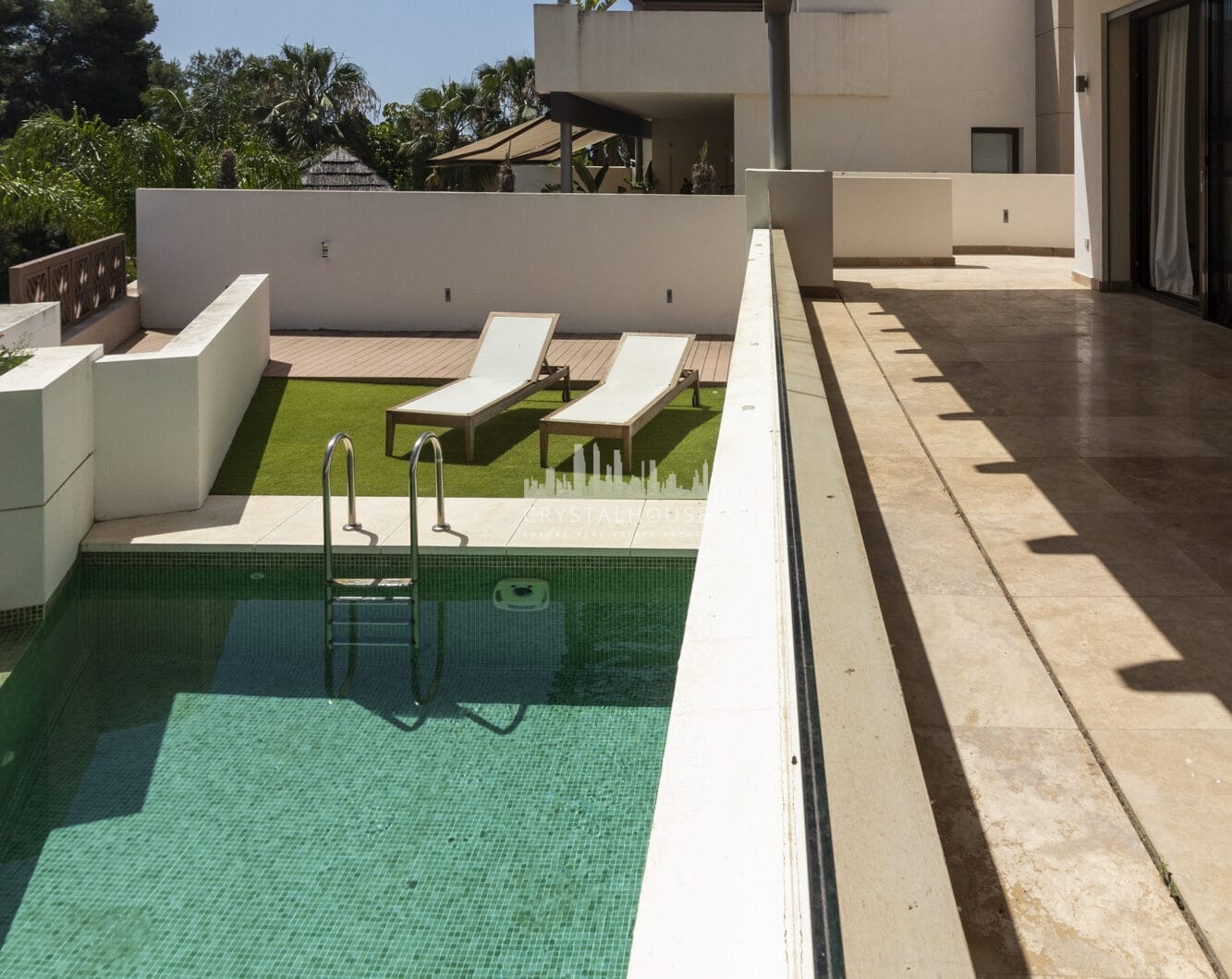 SEMI-DETACHED VILLA IN THE CENTER OF MARBELLA