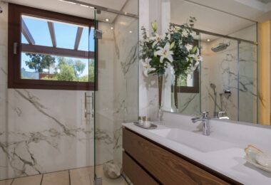 SEMI-DETACHED VILLA IN THE CENTER OF MARBELLA
