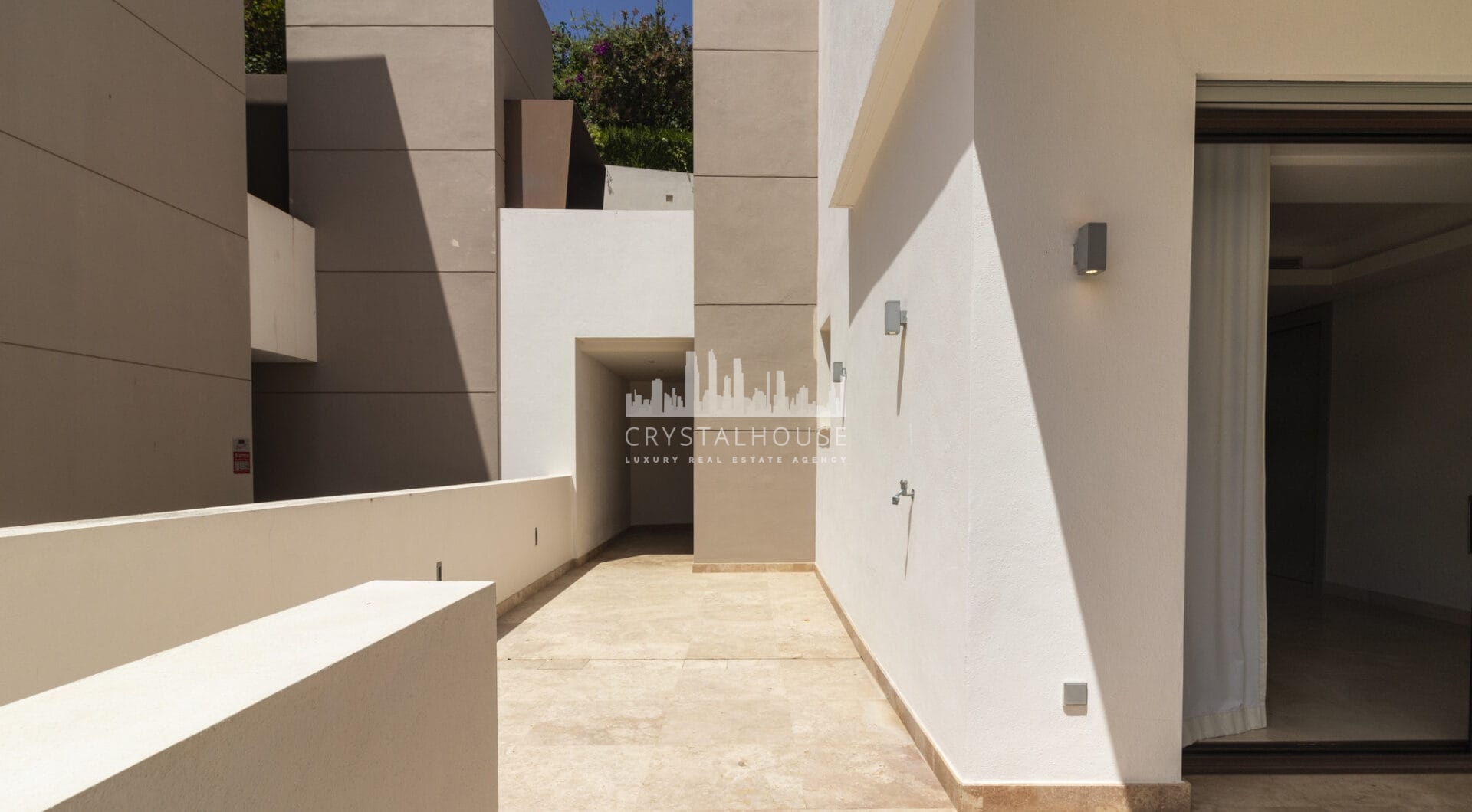 SEMI-DETACHED VILLA IN THE CENTER OF MARBELLA