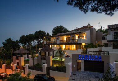 SEMI-DETACHED VILLA IN THE CENTER OF MARBELLA