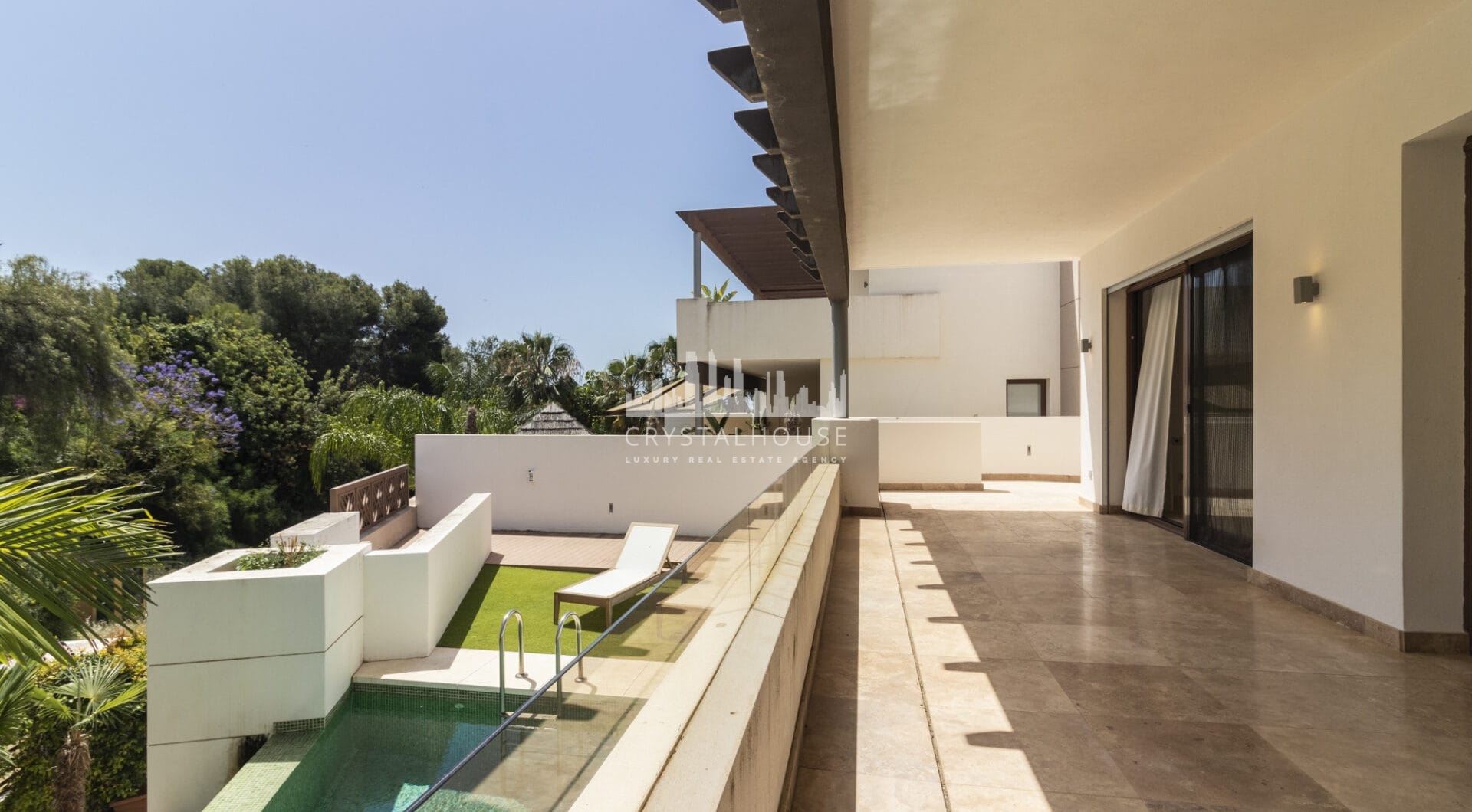 SEMI-DETACHED VILLA IN THE CENTER OF MARBELLA