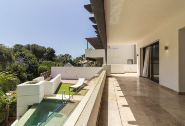 SEMI-DETACHED VILLA IN THE CENTER OF MARBELLA