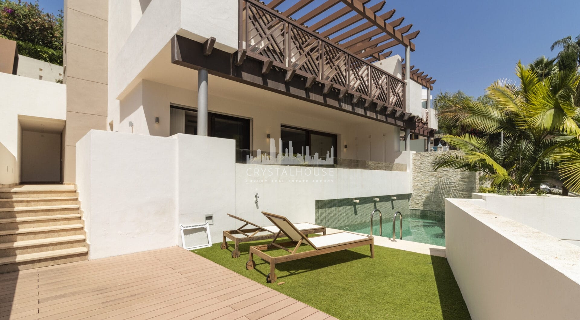 SEMI-DETACHED VILLA IN THE CENTER OF MARBELLA