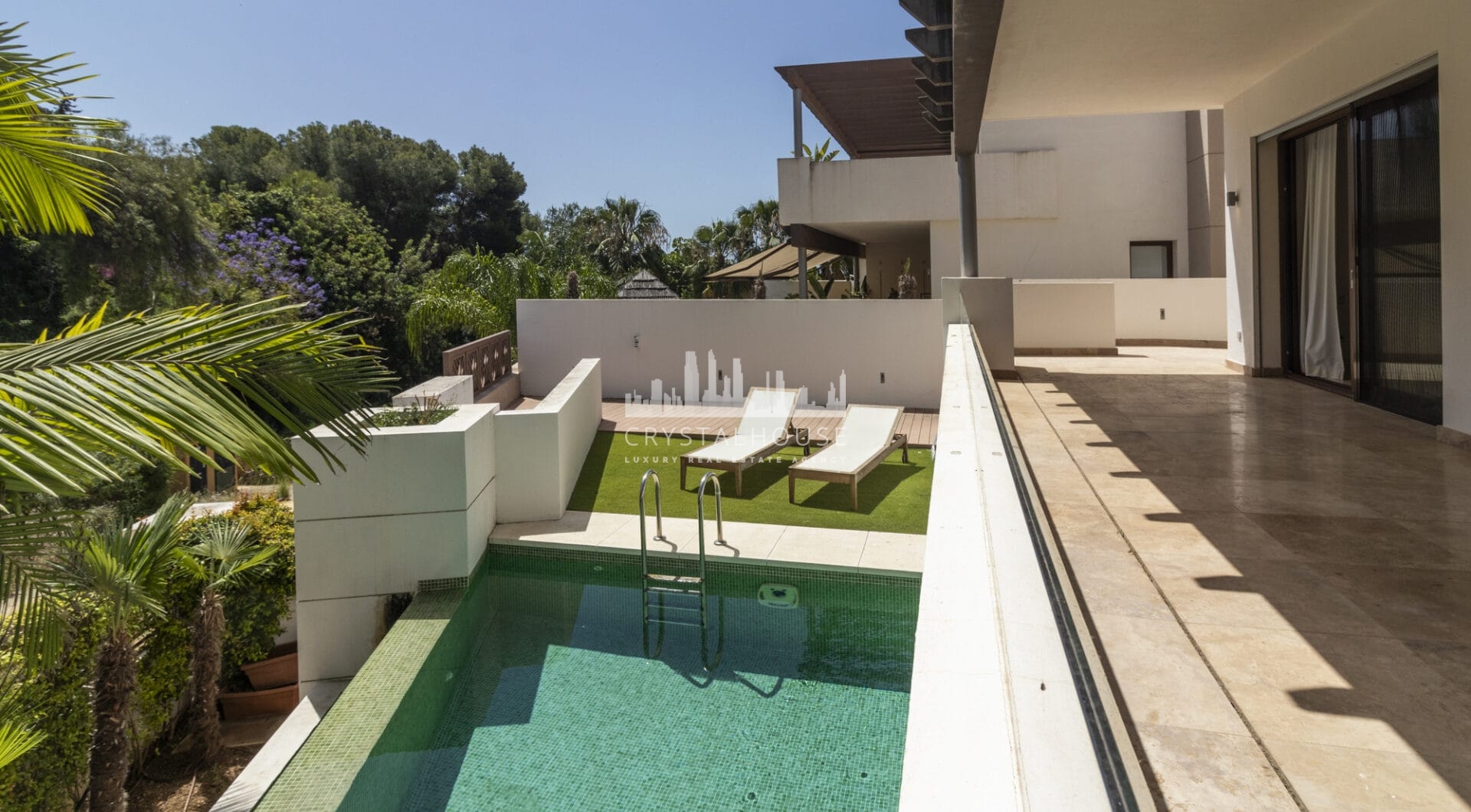 SEMI-DETACHED VILLA IN THE CENTER OF MARBELLA