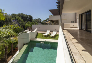 SEMI-DETACHED VILLA IN THE CENTER OF MARBELLA
