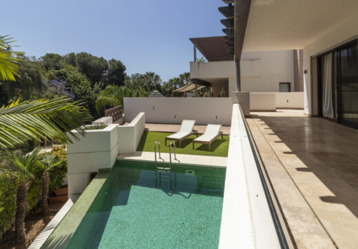 SEMI-DETACHED VILLA IN THE CENTER OF MARBELLA