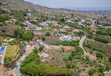 Expansive Plot with Panoramic Views in Valtocado, Mijas