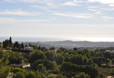 Expansive Plot with Panoramic Views in Valtocado, Mijas