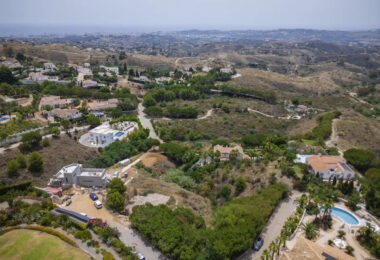 Expansive Plot with Panoramic Views in Valtocado, Mijas