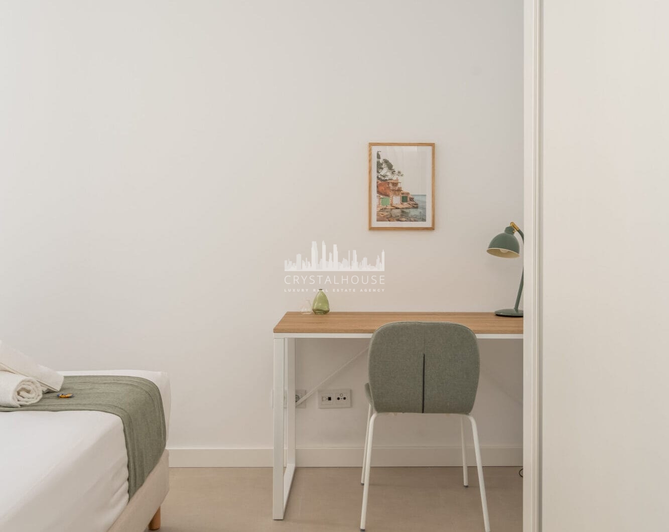 Contemporary 2-Bedroom Apartment with Balcony in Las Lagunas, Fuengirola