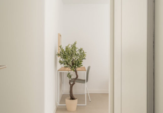 Contemporary 2-Bedroom Apartment with Balcony in Las Lagunas, Fuengirola