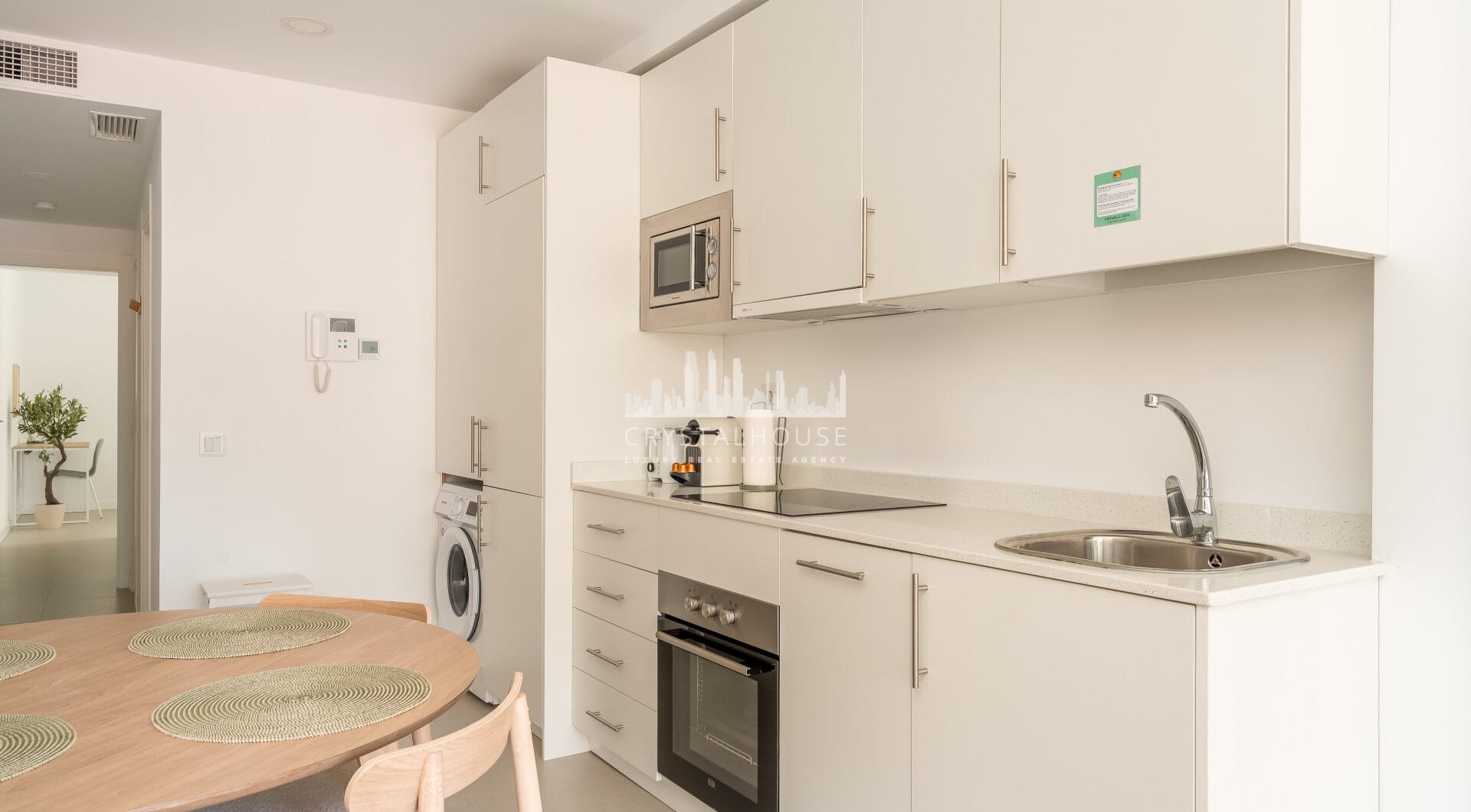 Contemporary 2-Bedroom Apartment with Balcony in Las Lagunas, Fuengirola