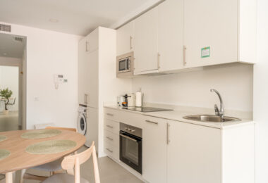 Contemporary 2-Bedroom Apartment with Balcony in Las Lagunas, Fuengirola