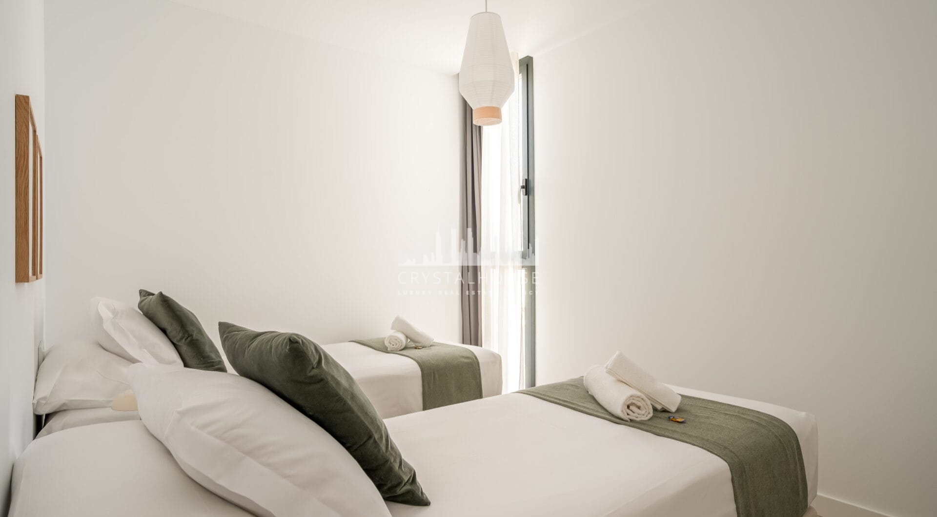 Contemporary 2-Bedroom Apartment with Balcony in Las Lagunas, Fuengirola