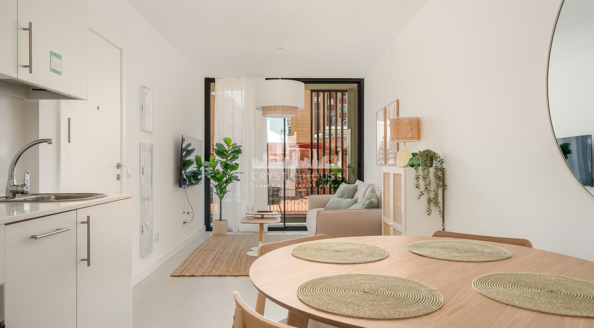 Contemporary 2-Bedroom Apartment with Balcony in Las Lagunas, Fuengirola