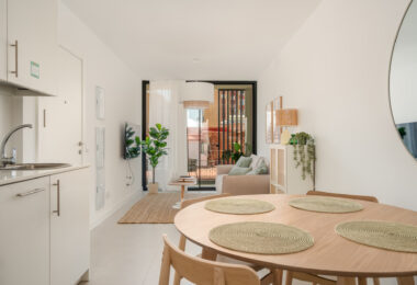 Contemporary 2-Bedroom Apartment with Balcony in Las Lagunas, Fuengirola