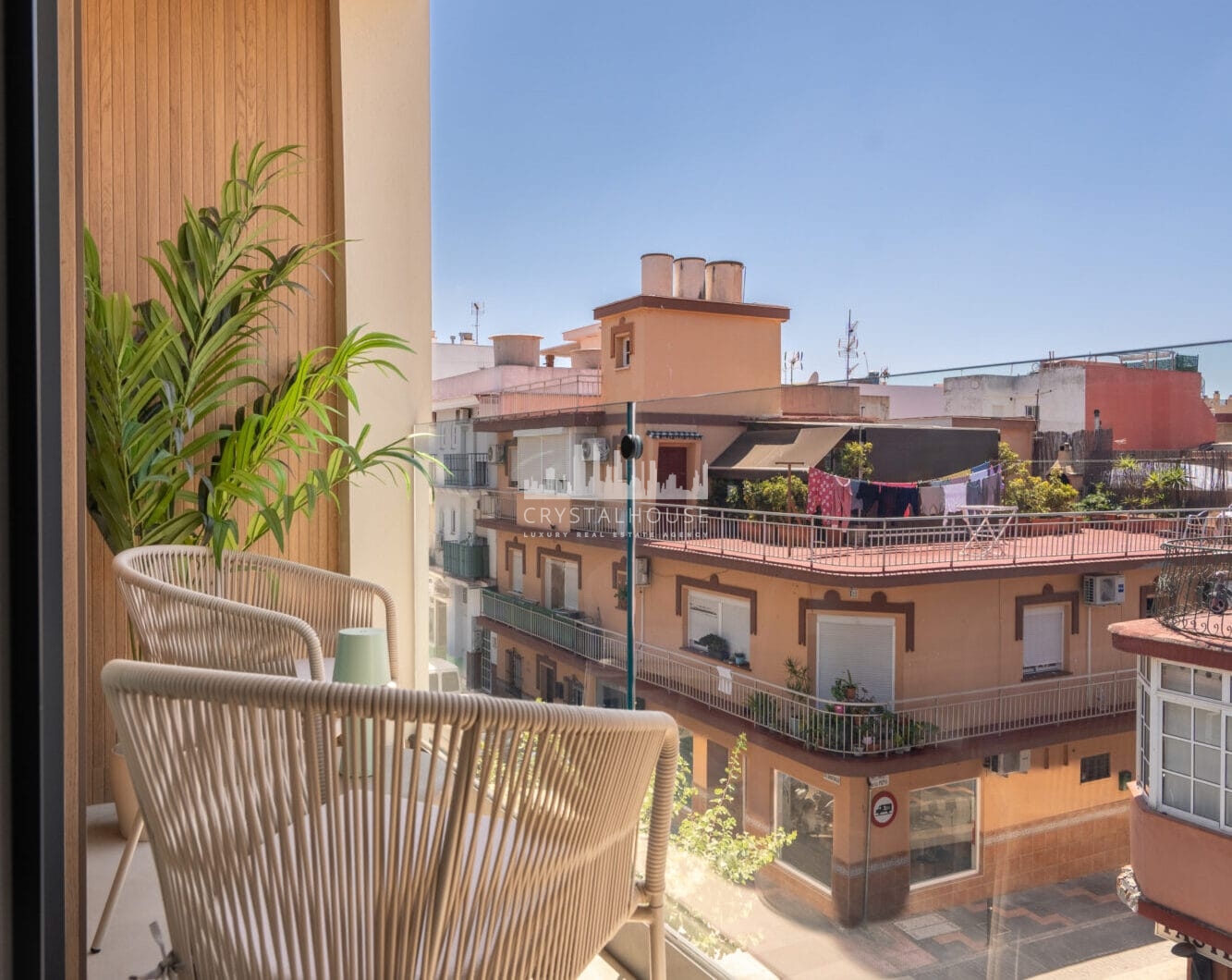 Contemporary 2-Bedroom Apartment with Balcony in Las Lagunas, Fuengirola