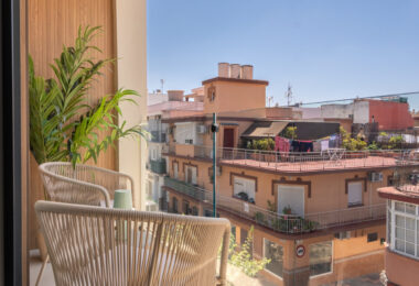 Contemporary 2-Bedroom Apartment with Balcony in Las Lagunas, Fuengirola