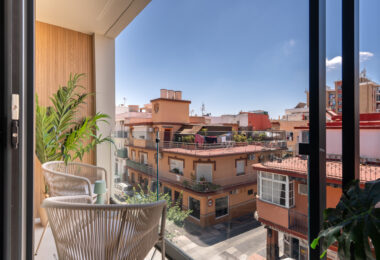 Contemporary 2-Bedroom Apartment with Balcony in Las Lagunas, Fuengirola