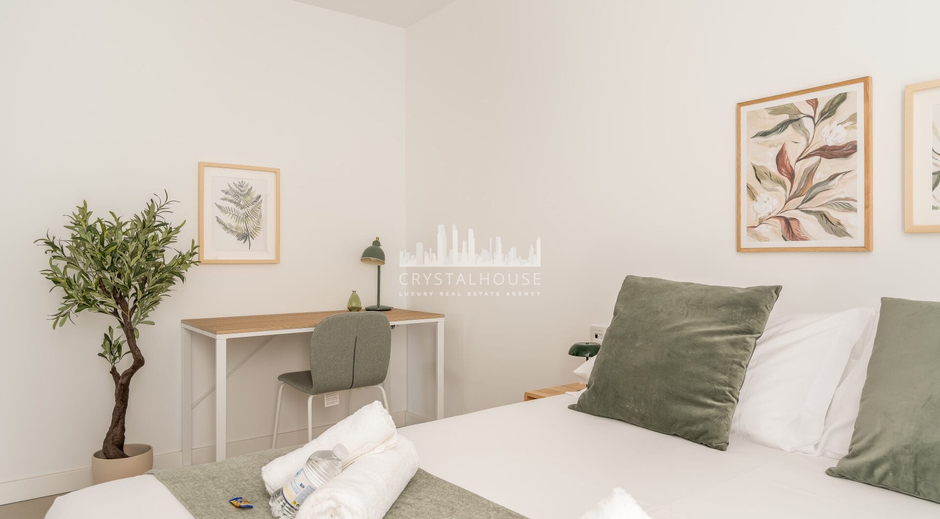 Contemporary 2-Bedroom Apartment with Balcony in Las Lagunas, Fuengirola