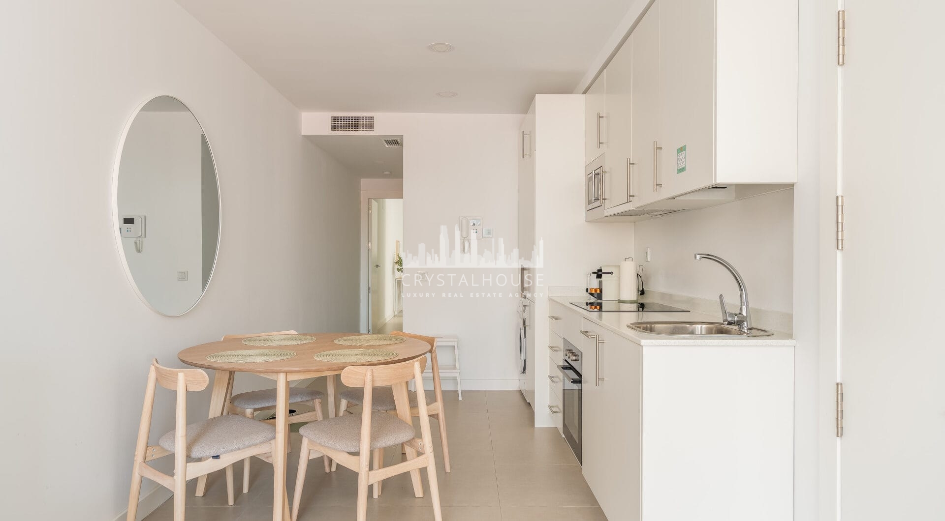 Contemporary 2-Bedroom Apartment with Balcony in Las Lagunas, Fuengirola