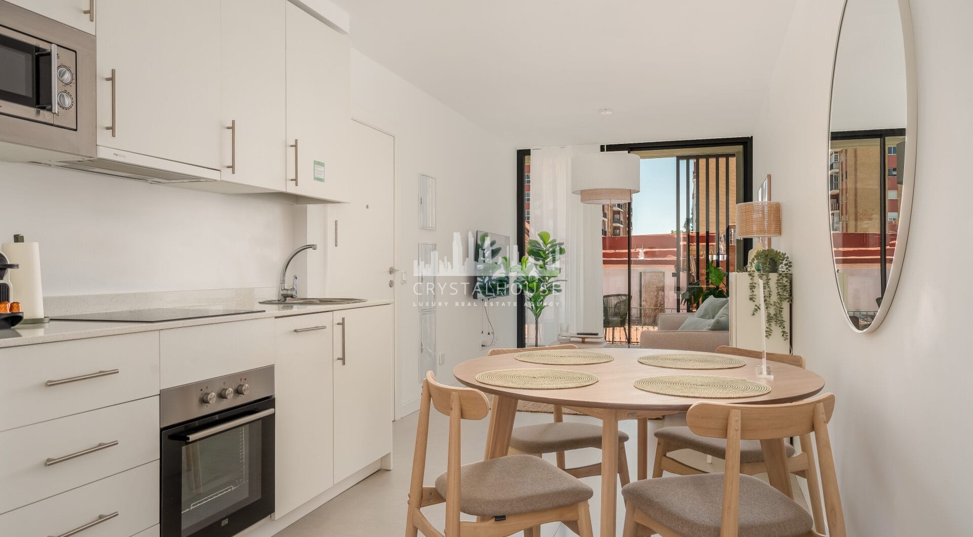 Contemporary 2-Bedroom Apartment with Balcony in Las Lagunas, Fuengirola
