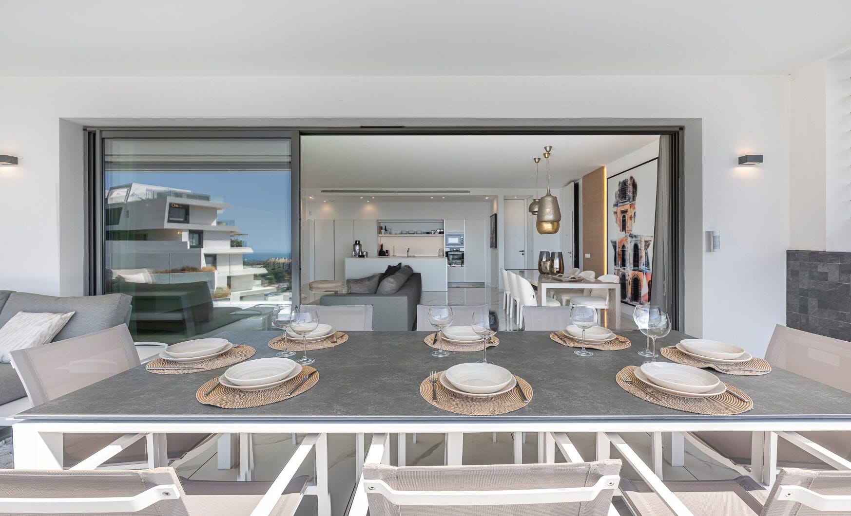Stunning corner middle floor apartment with panoramic golf &amp; sea views