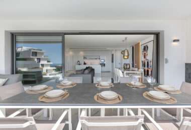 Stunning corner middle floor apartment with panoramic golf &amp; sea views