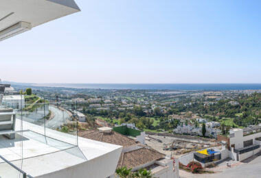 Stunning corner middle floor apartment with panoramic golf &amp; sea views