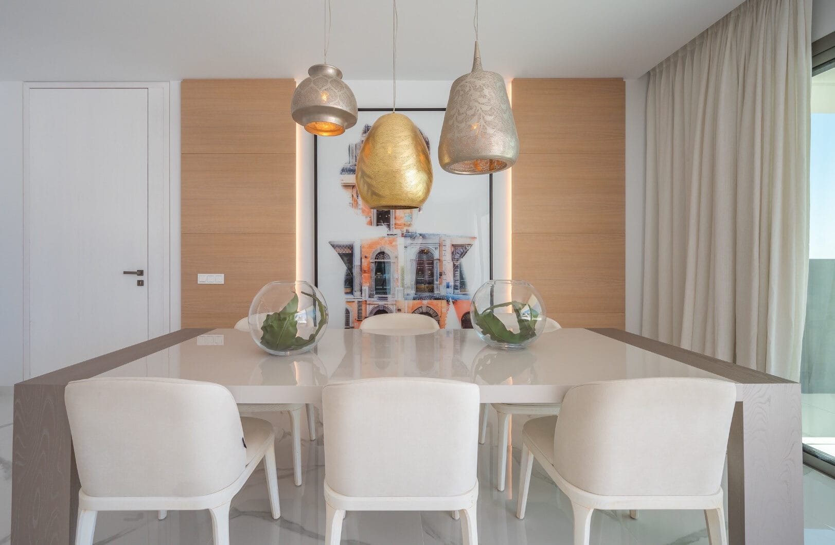 Stunning corner middle floor apartment with panoramic golf &amp; sea views