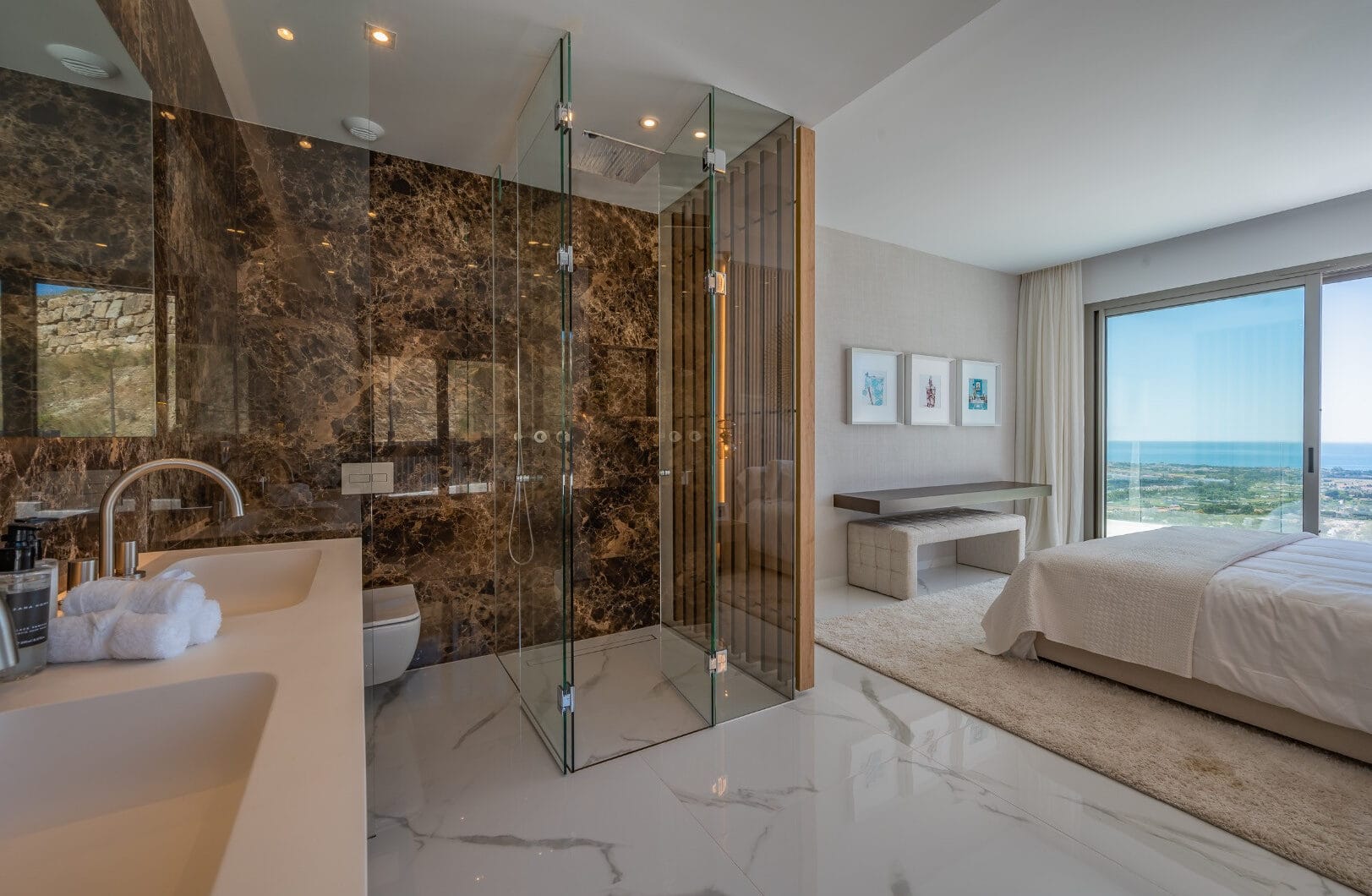 Stunning corner middle floor apartment with panoramic golf &amp; sea views