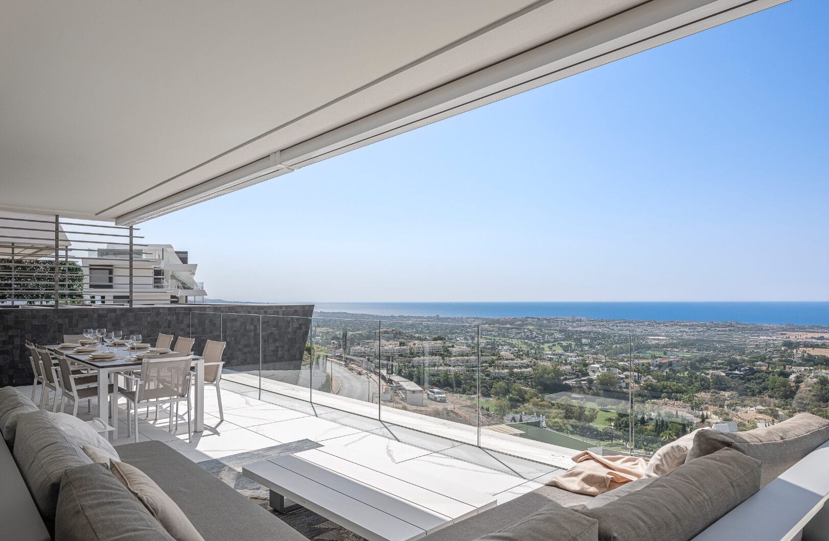 Stunning corner middle floor apartment with panoramic golf &amp; sea views