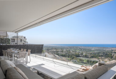 Stunning corner middle floor apartment with panoramic golf &amp; sea views