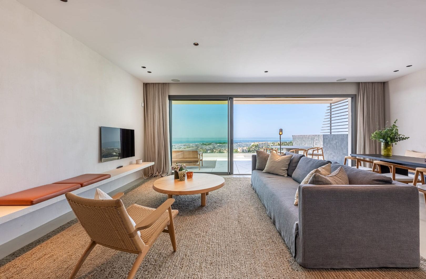 Stunning corner middle floor apartment with panoramic golf &amp; sea views