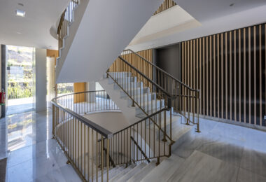 Stunning corner middle floor apartment with panoramic golf &amp; sea views