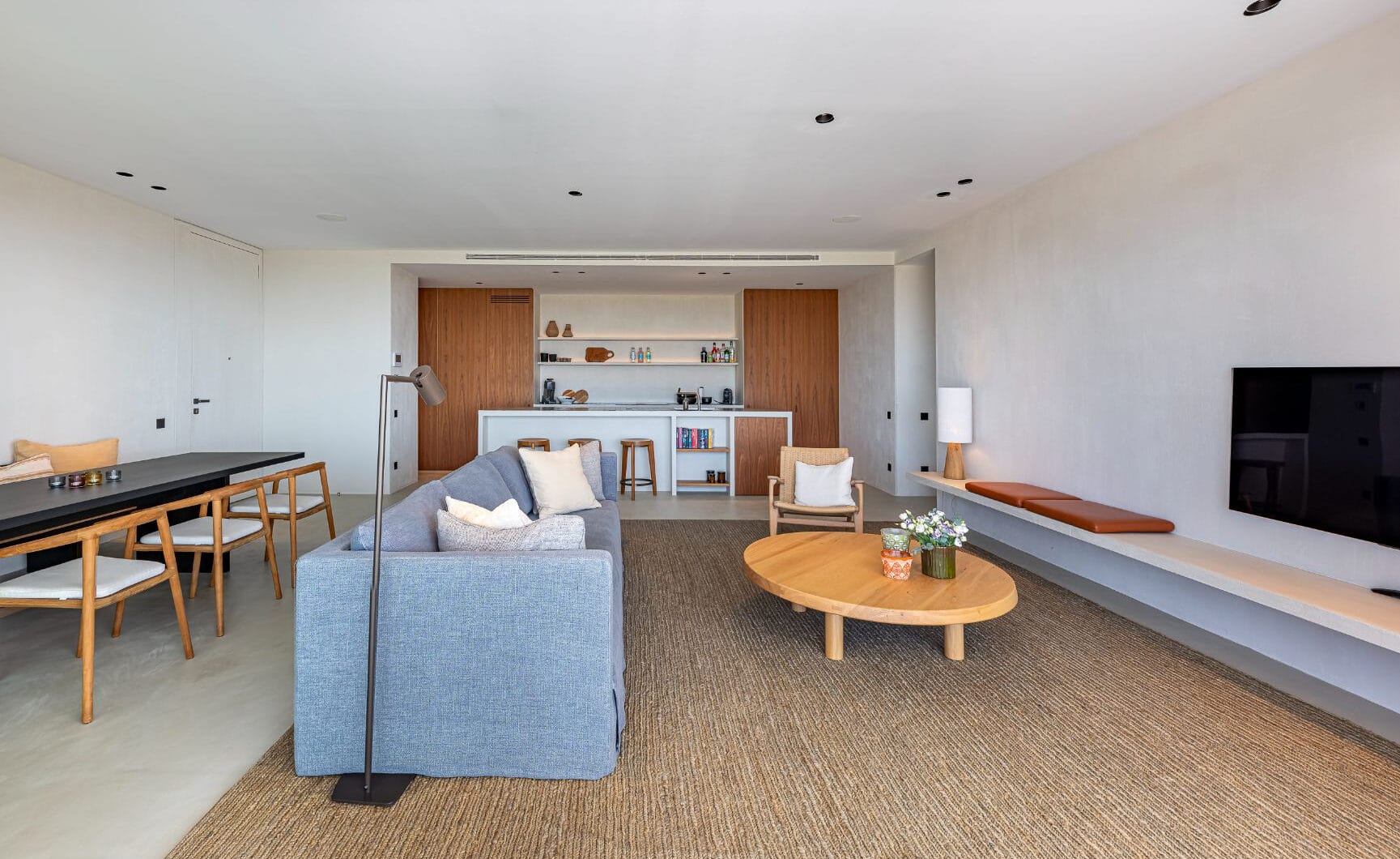 Stunning corner middle floor apartment with panoramic golf &amp; sea views